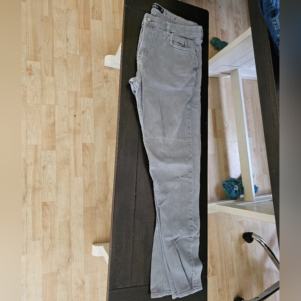 GUC HOLLISTER GREY SLIM STRAIGHT JEANS